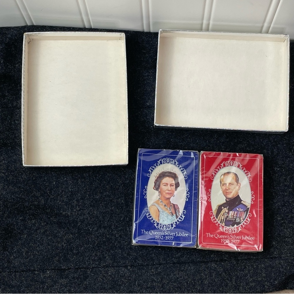 Vintage Queen Elizabeth II Silver Jubilee 1977 Waddington's Fine Playing Cards - Picture 4 of 12